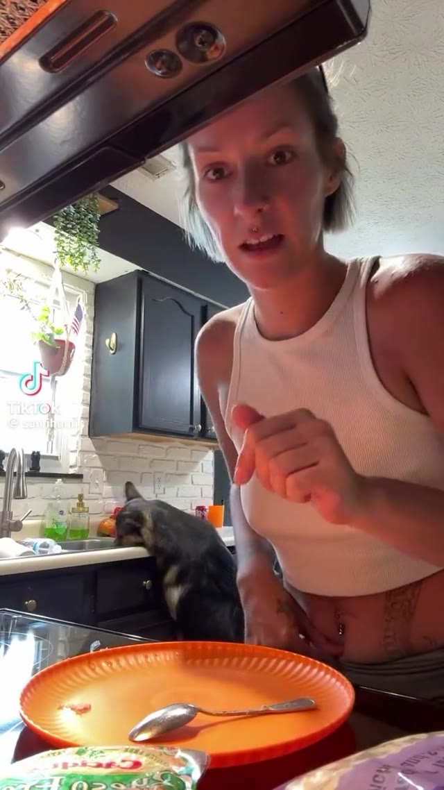 Get your ass down green screen