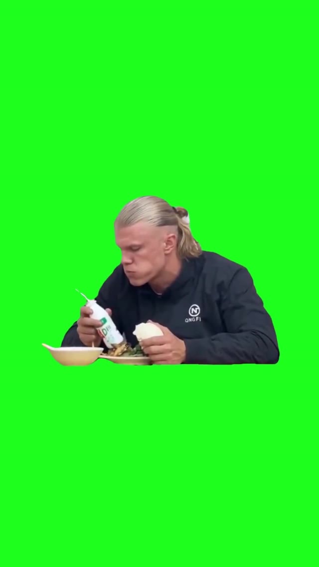 Haaland Eating green screen