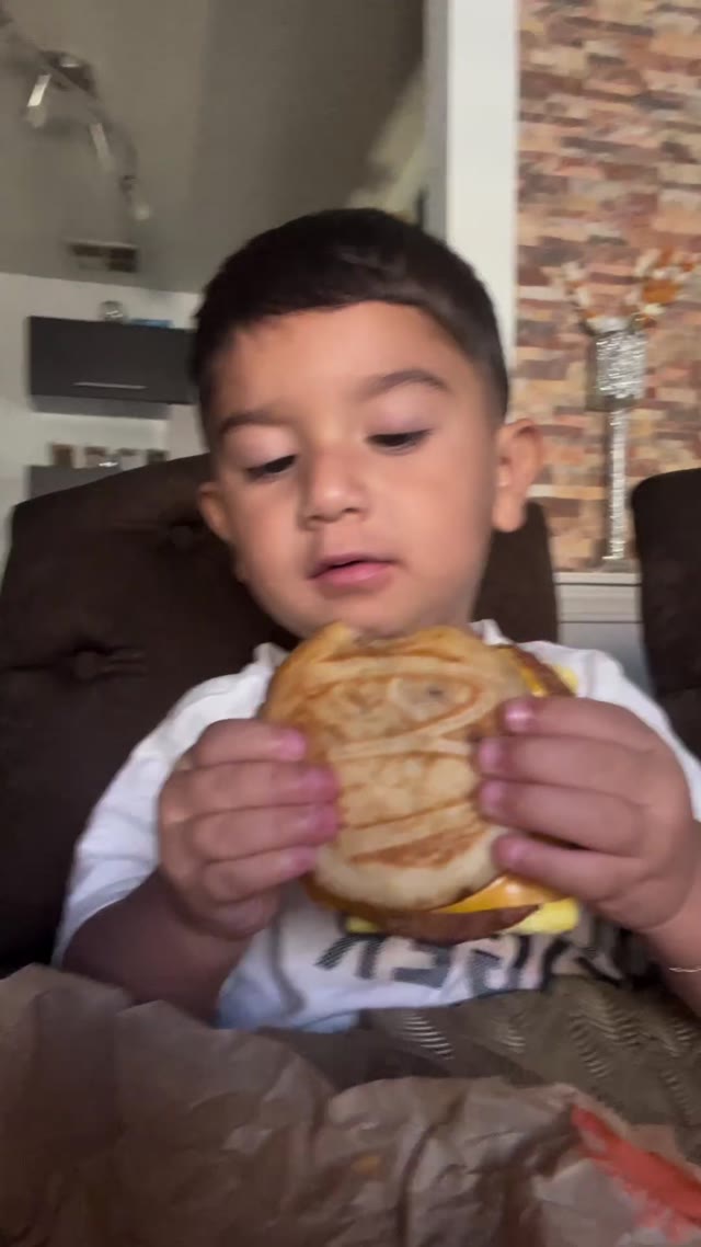 Kid eating McDonald sandwich green screen