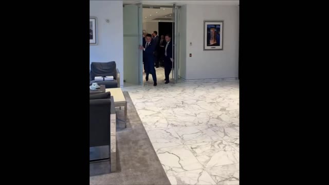 Zelensky Trump Walk green screen