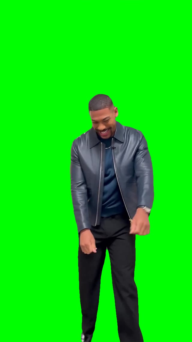 aaron pierre mufasa green screen